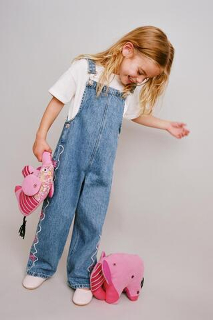 ZARA ДЖИНСОВЫЙ КОМБИНЕЗОН С ВЫШИВКОЙ «ВОЛНА» И ЦВЕТАМИ, СИНИЙ