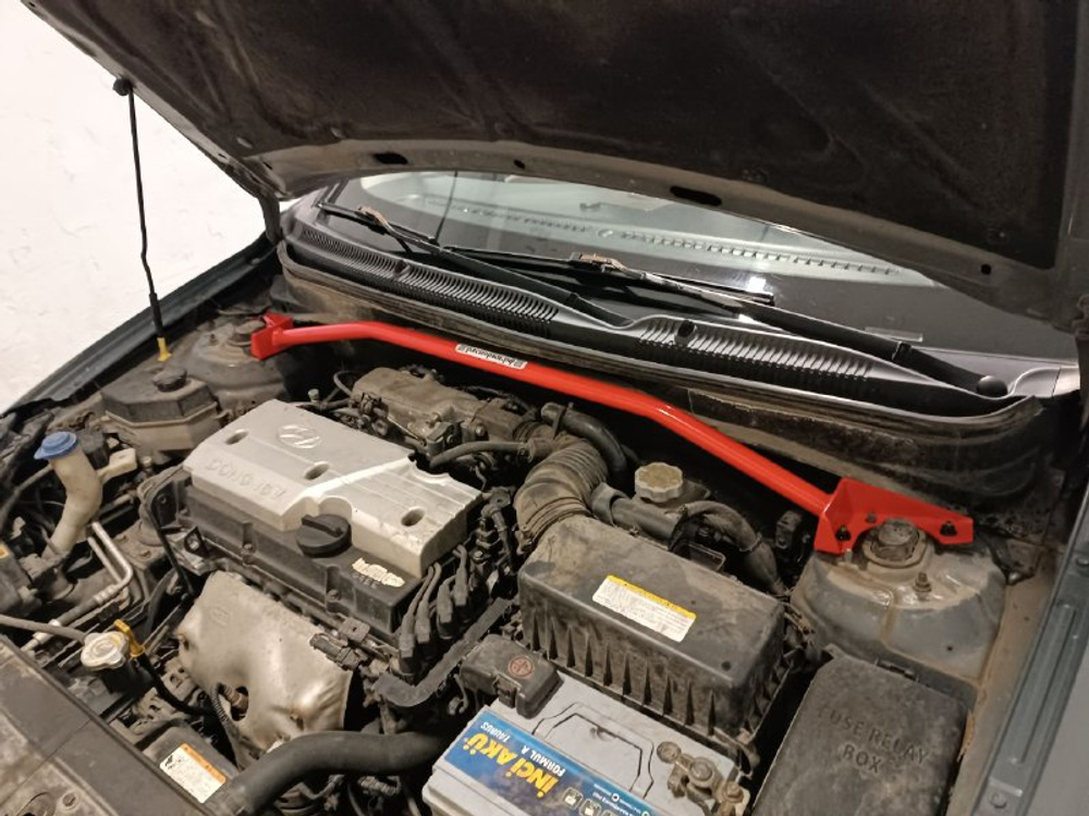 Распорка передних стоек (цельная) Hyundai Verna 3, Kia Rio 2