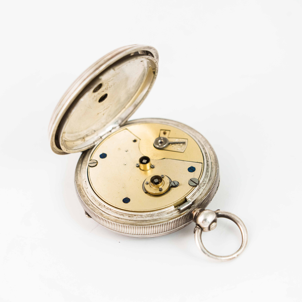 Карманные серебряные часы с парусником