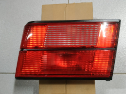 BMW E34 Задний фонарь в крышке багажника правый "Hella"