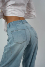 Джинсы голубые с боковыми вытачками