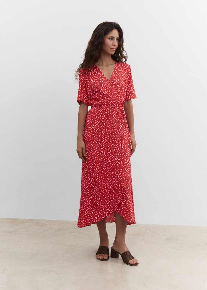 Платье на запах в длине миди