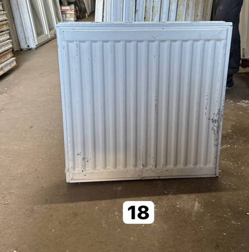 Радиатор Prado C21 Б/У 500x500 стальной бок.