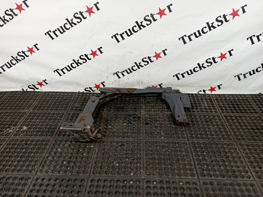 Кронштейн усилителя бампера левый