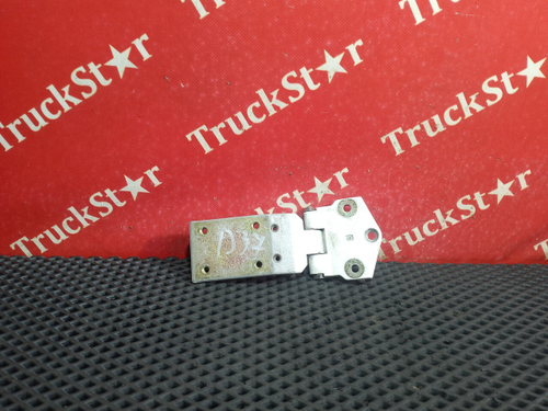 Петля двери