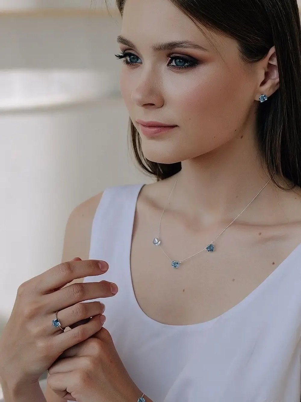 Кольцо Миражи тонкое с голубым кристаллом Swarovski
