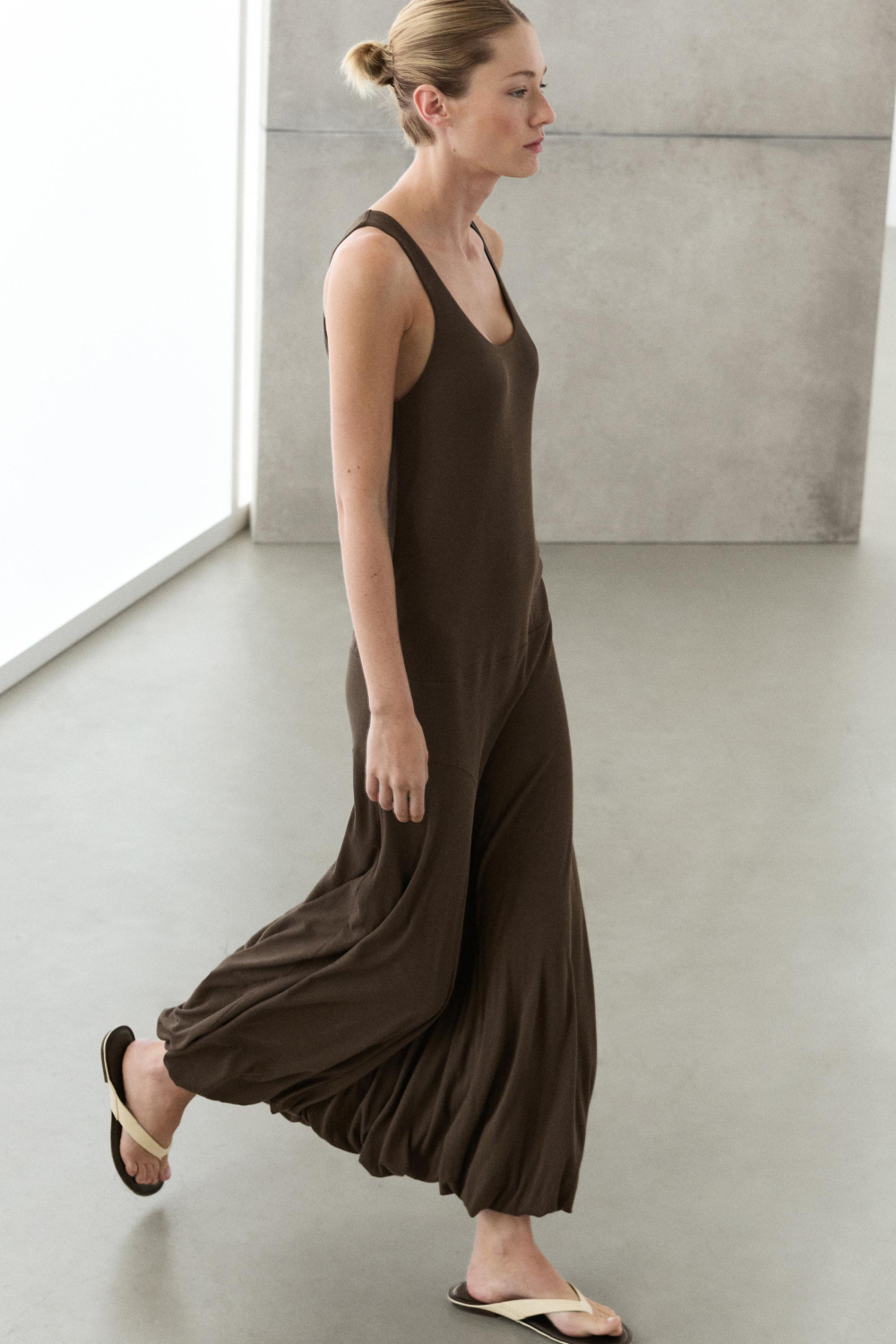 Massimo Dutti Платье миди с объемными деталями, хаки