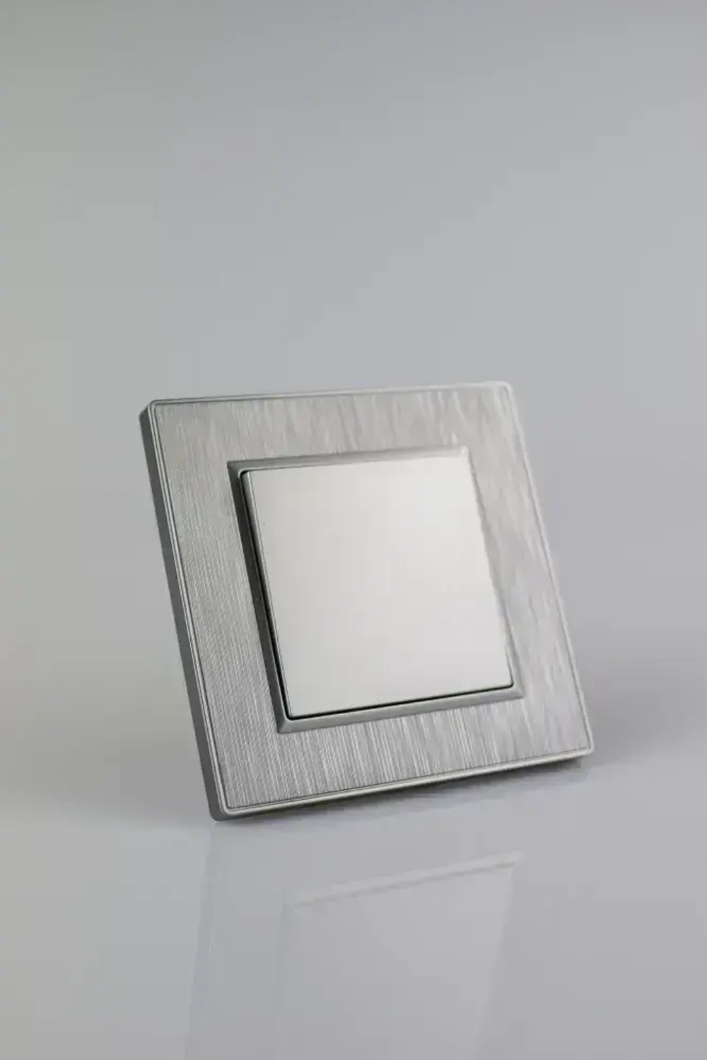 Выключатель одноклавишный серый