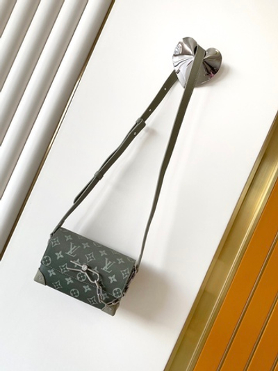 Louis Vuitton Steamer Wearable Wallet