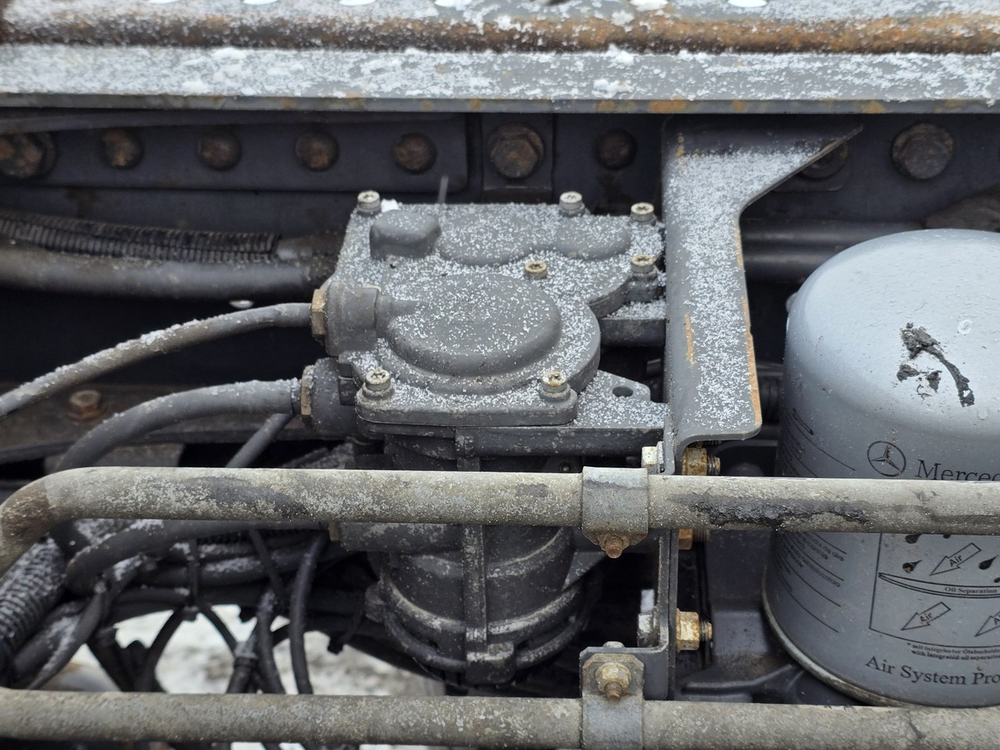 Кран управления тормозами прицепа