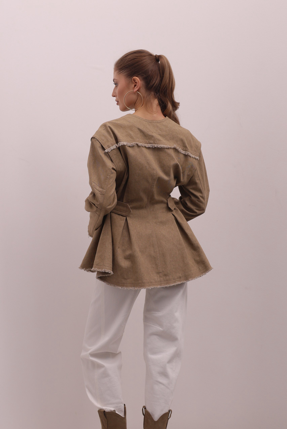 Джинсовая куртка с отстегивающими рукавами