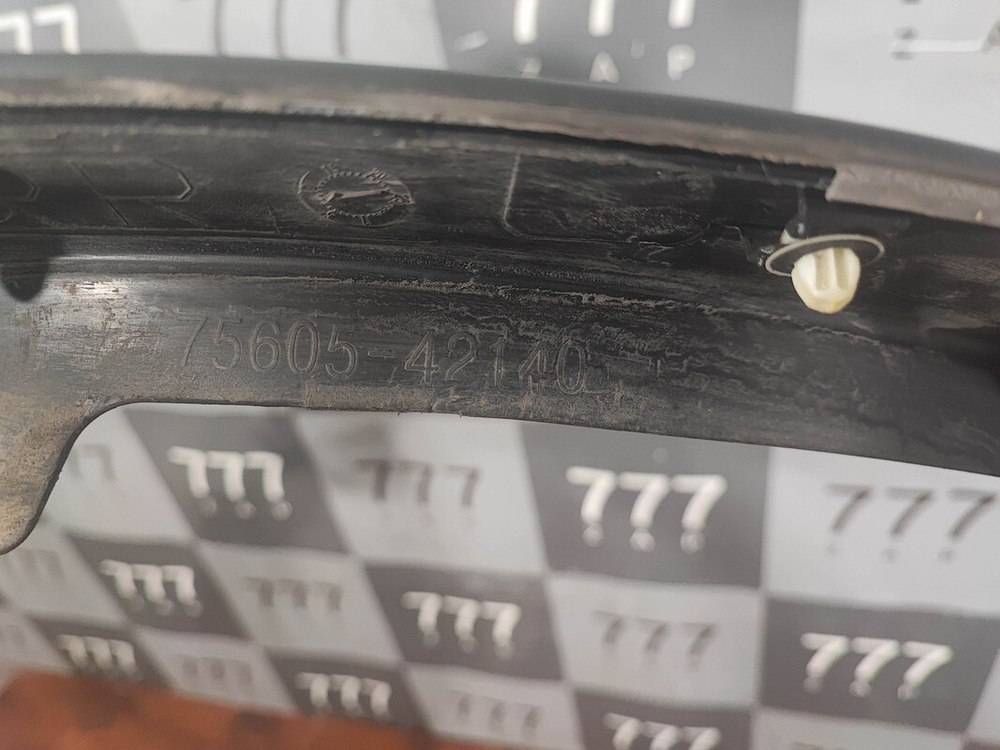 Накладка крыла заднего правого Toyota RAV4 (XA40) 15-19 Б/У Оригинал 7560542140