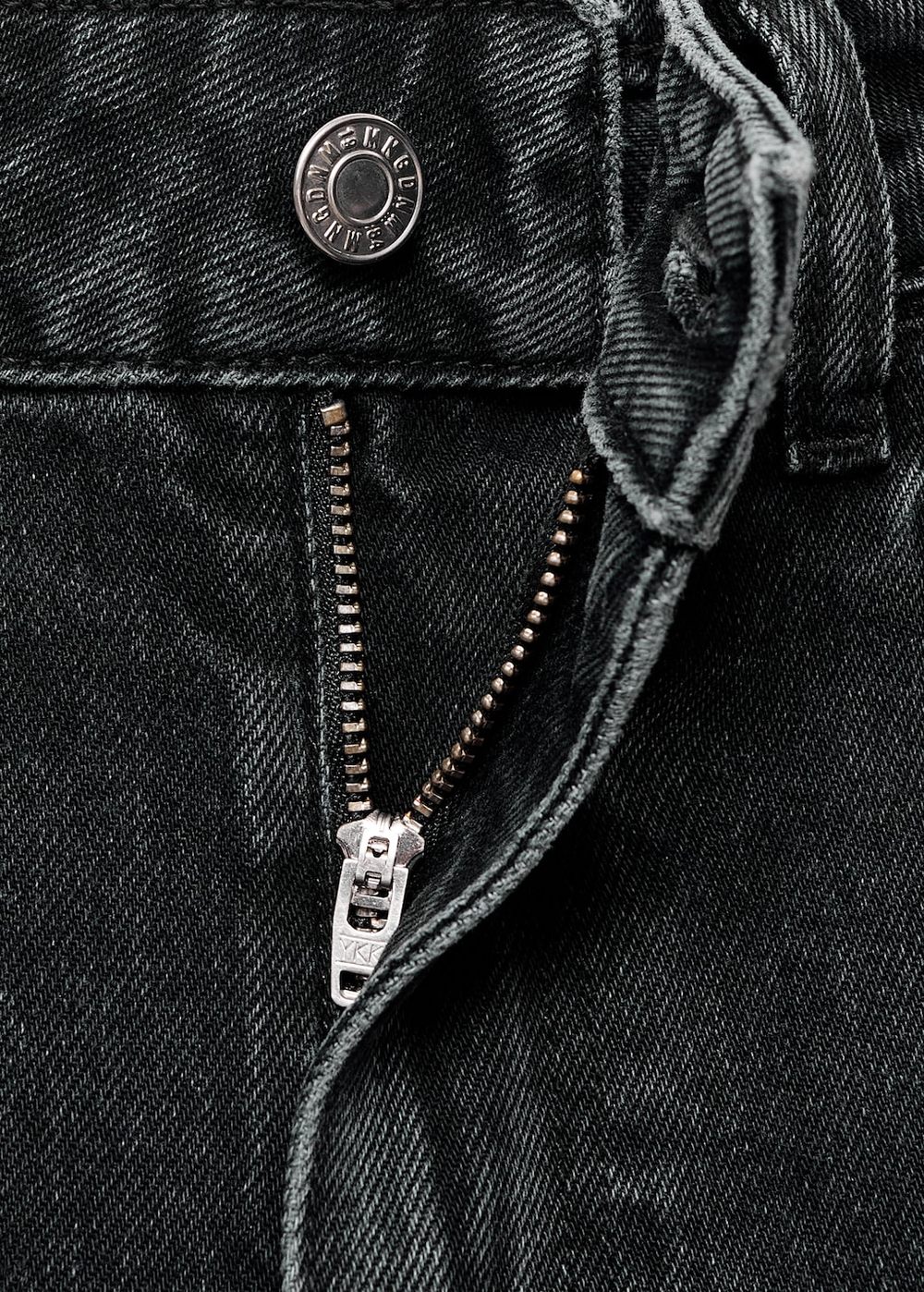 Прямые джинсы с посадкой на талии