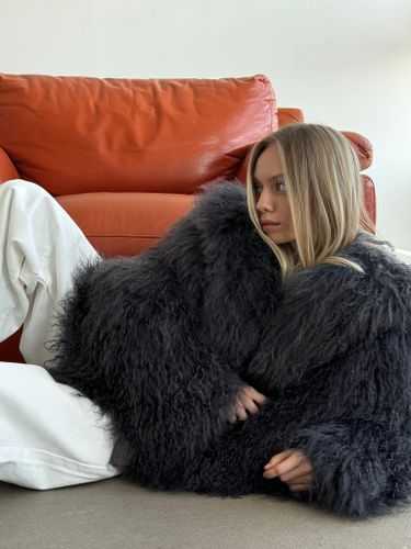 Шуба из ламы в цвете графит