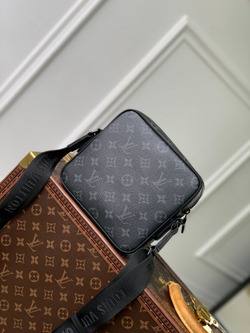 Louis Vuitton Getaway Messenger