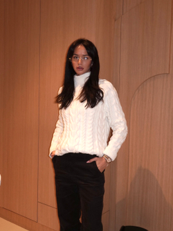 Свитер с косами