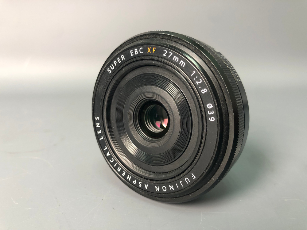 Fujifilm 27mm 2.8, царапина на линзе