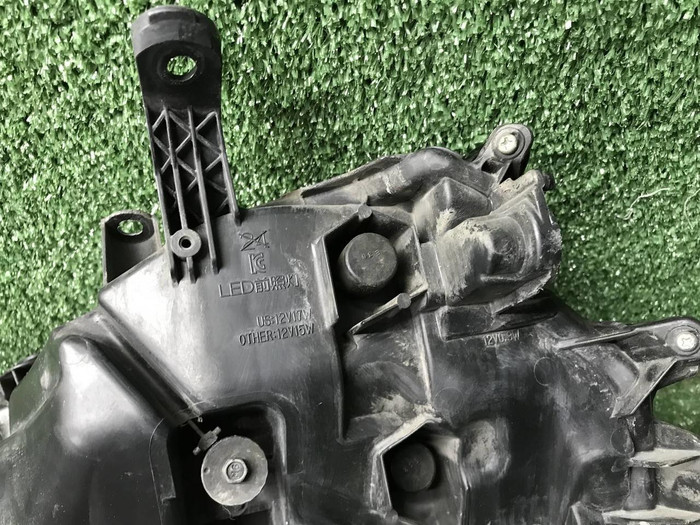 Фара правая Lexus LS 5 (2017-2021) LED