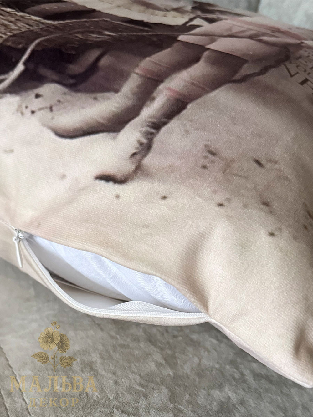 Наволочка декоративная "Девочка и елка" 45x45см