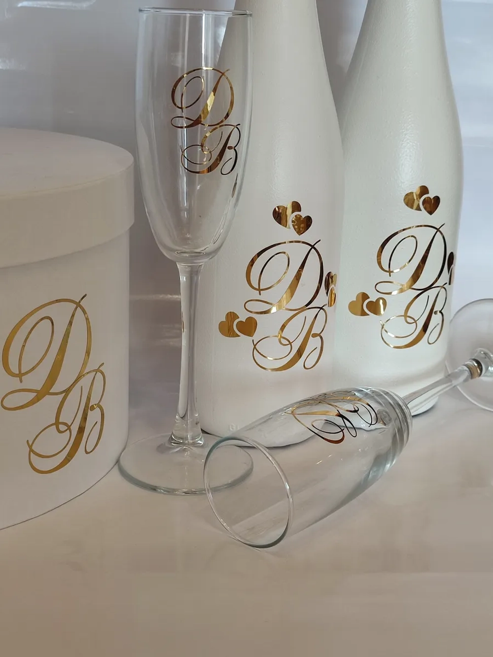 Наклейки свадебные на бутылки и бокалы инициалы "Ч"