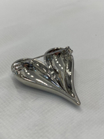 Брошь маленькое гладкое сердце, оттенок серебро