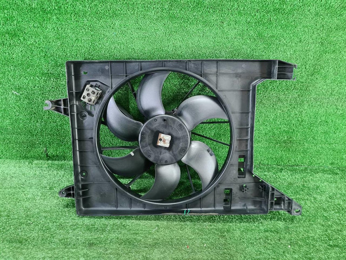 Диффузор с вентилятором Lada Largus (2012-н.в.)