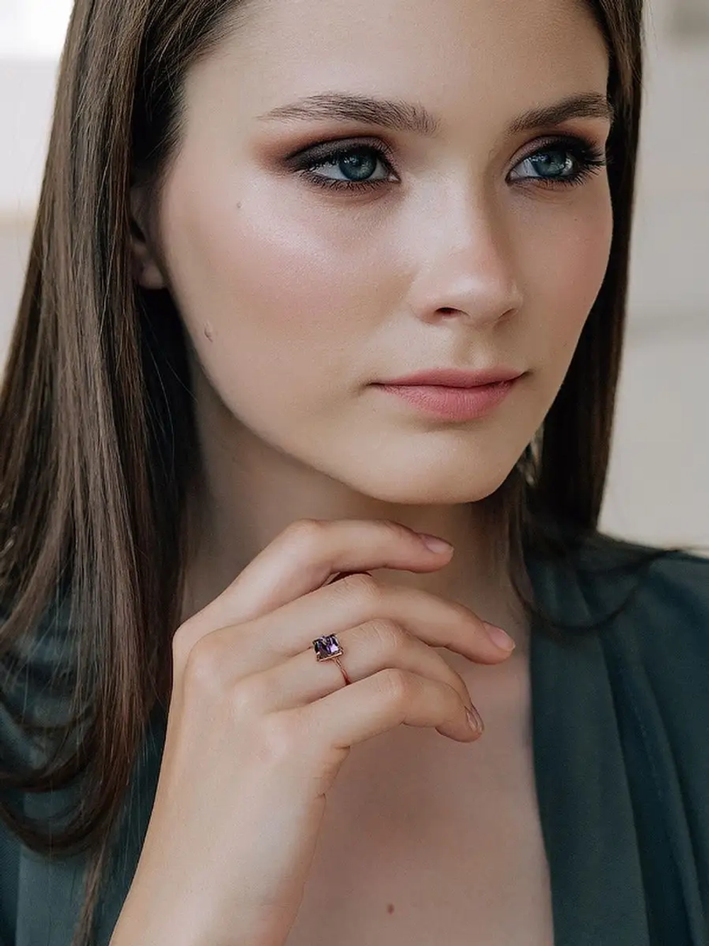 Кольцо Миражи тонкое с фиолетовым кристаллом Swarovski