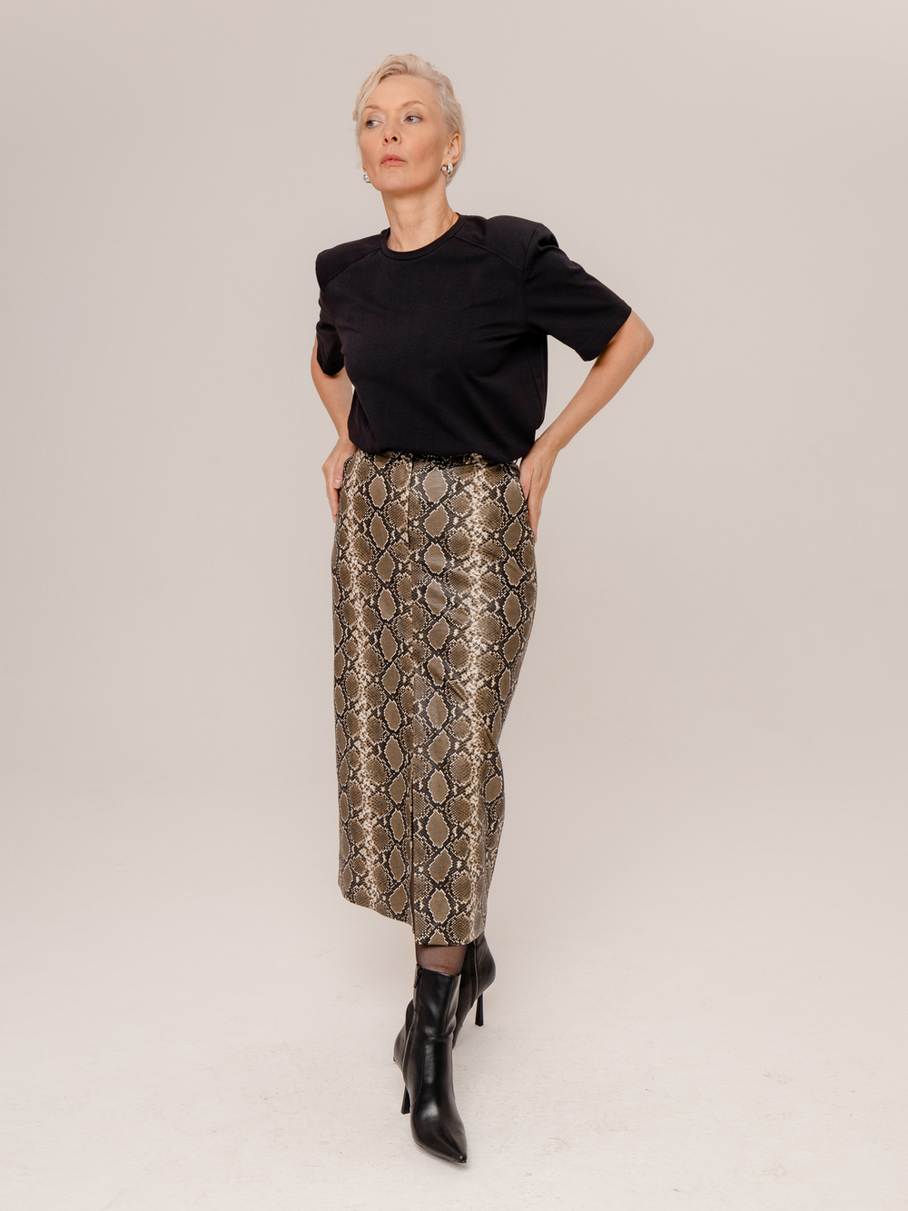 Юбка миди из экокожи в змеином принте хаки