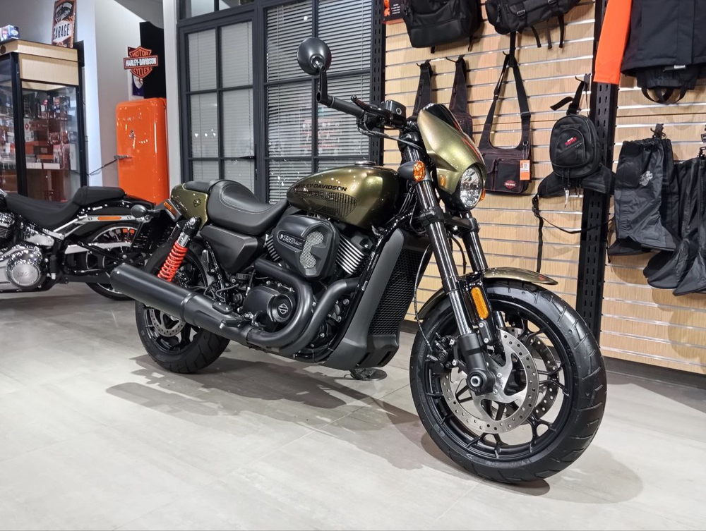 Harley-Davidson Street Rod 