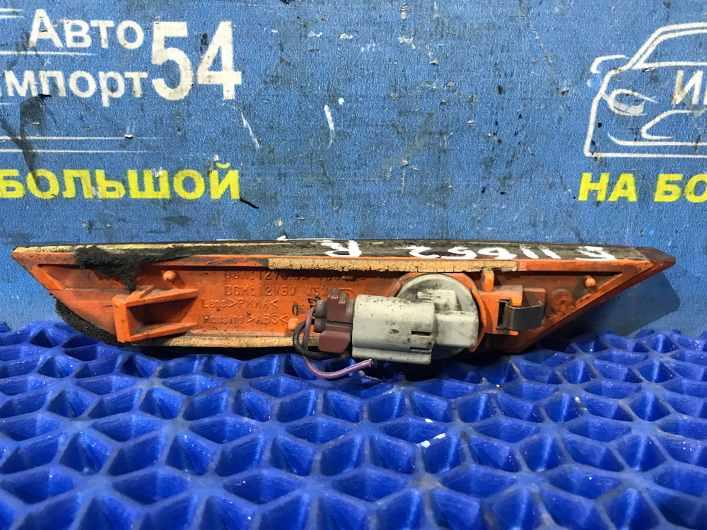 Повторитель в бампер правый NISSAN SKYLINE 2001-2004