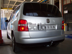 Фаркоп оцинкованный Galia V065A для Volkswagen Touran 2002-2015(паспорт и сертификат в комплекте)(без электрики)