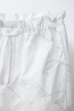 ZARA БРЮКИ С ВЫШИВКОЙ, БЕЛЫЙ