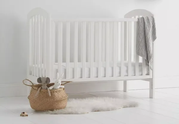 Как правильно выбрать кроватку для новорожденного?