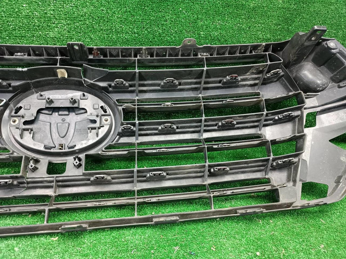 Решетка радиатора Toyota Land Cruiser 200 (2015-2021)