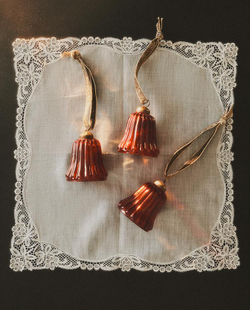 ZARA HOME НАБОР ЕЛОЧНЫХ УКРАШЕНИЙ В ВИДЕ КОЛОКОЛЬЧИКОВ (НАБОР ИЗ 3 ШТУК), КРАСНЫЙ