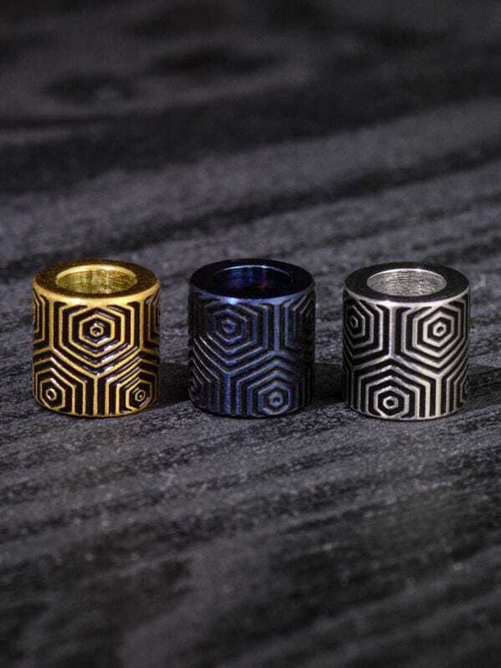 Бусины цветные «Соты» из нержавеющей стали с лазерной гравировкой