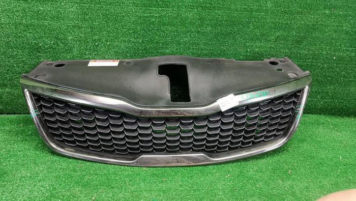 Решетка радиатора Kia Rio 3 QB (2015-2017)