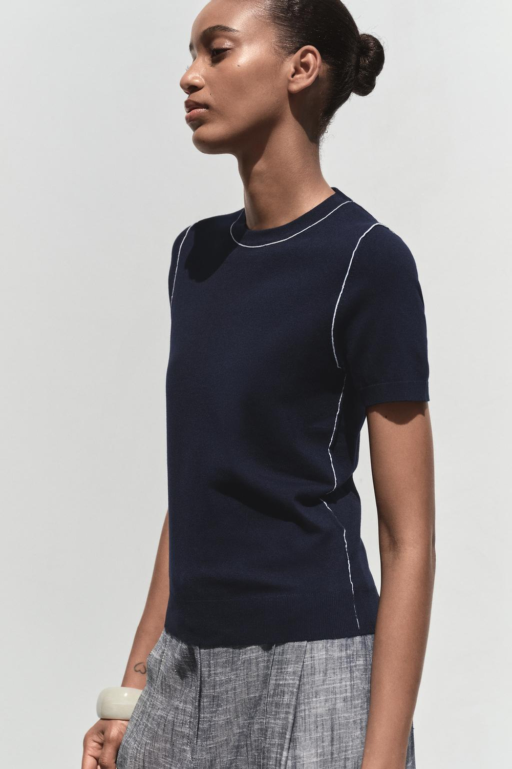 ZARA ТРИКОТАЖНЫЙ ТОП С КОРОТКИМИ РУКАВАМИ И ОКАНТОВКОЙ, ТЕМНО-СИНИЙ/БЕЛЫЙ