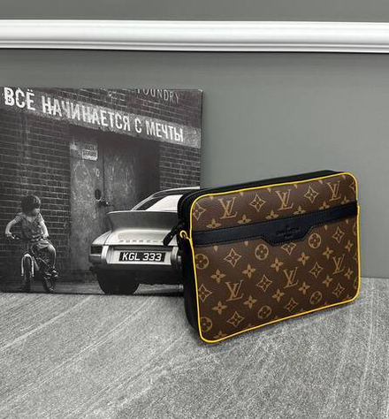 Сумка-мессенджер Louis Vuitton