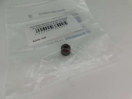 Колпачок маслосъёмный Kawasaki KLX250 KX250 KLE250 300 650 ER4 92049-1349