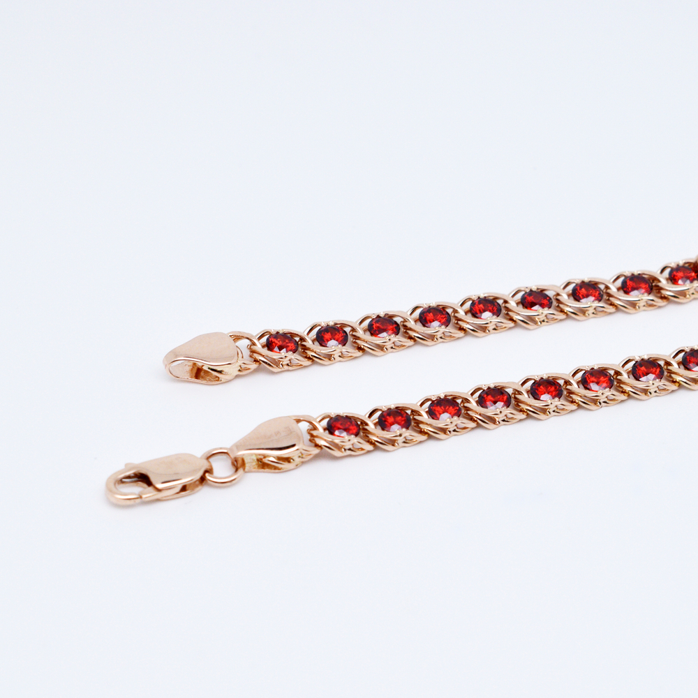 Арабский бисмарк с гранатовыми фианитами