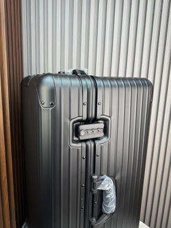 Дорожный чемодан Rimowa Trunk Plus