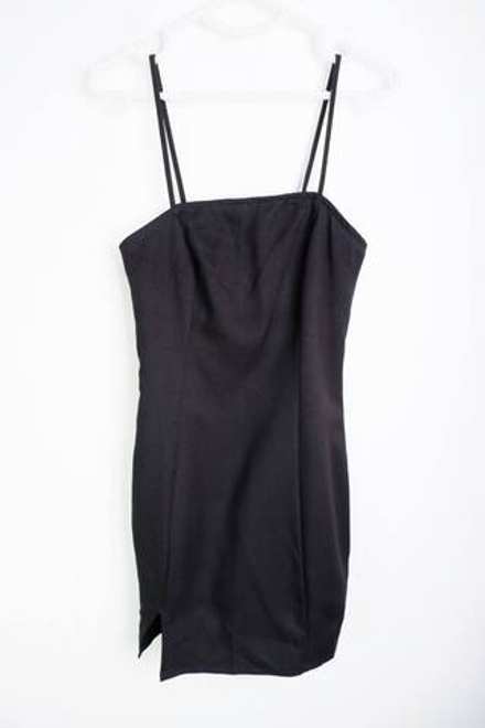 Платье Shein на тонких бретелях, маркировка 34, визуально на 40 размер