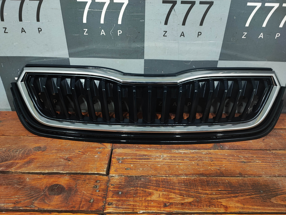 Решетка радиатора Skoda Rapid 2 20-нв Б/У Оригинал 60U853668
