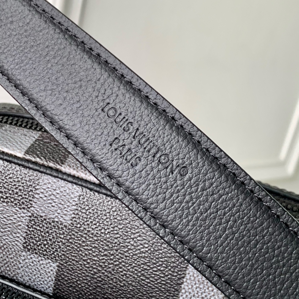 Louis Vuitton Nil Bag