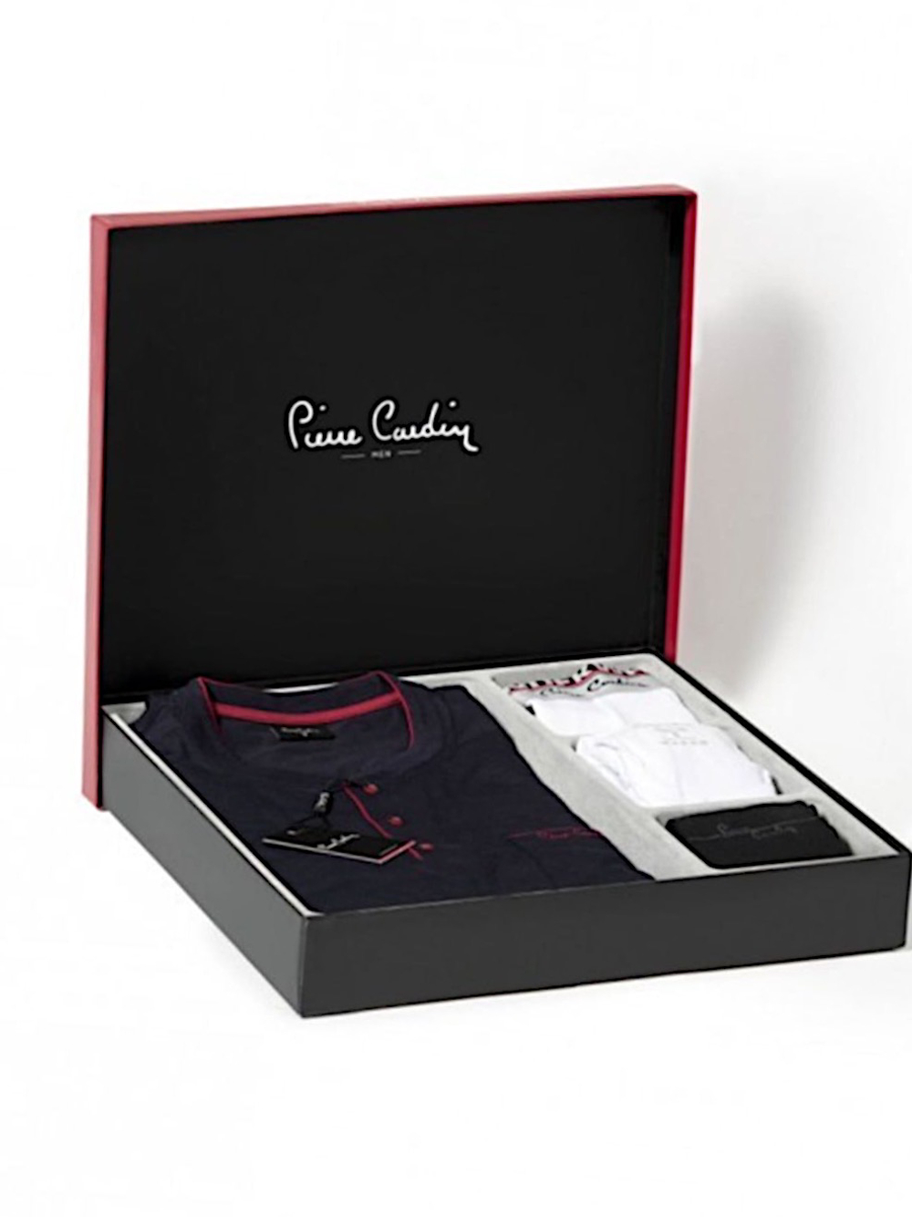 Подарочный набор Pierre Cardin: пижама + нижнее белье + носки