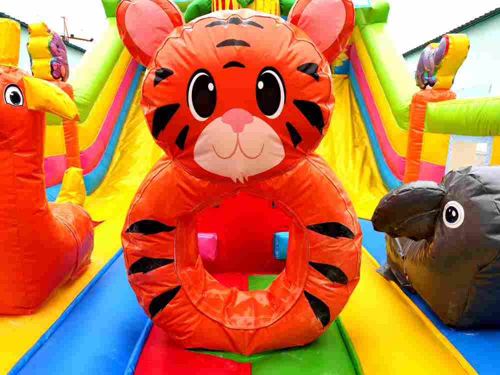 Коммерческий надувной батут «Звериная команда 2», 9х5х5 м