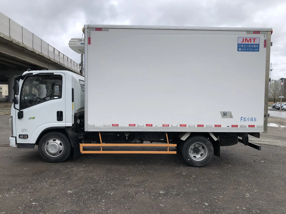 Isuzu ELF 4.5 Изотермический/рефрижератор ELF (Рефрижератор, дизельный, 2.5 л, 124 л.с. МТ)