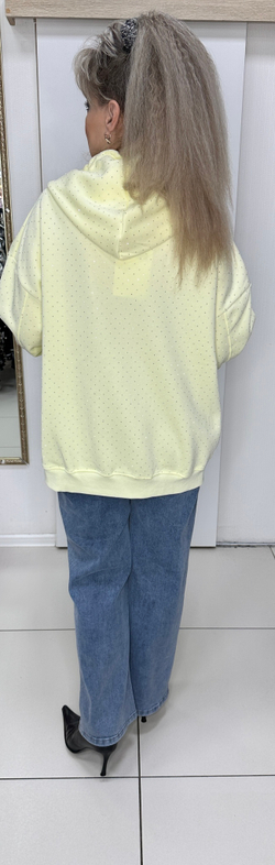 Желтый бомбер-жакет со стразами