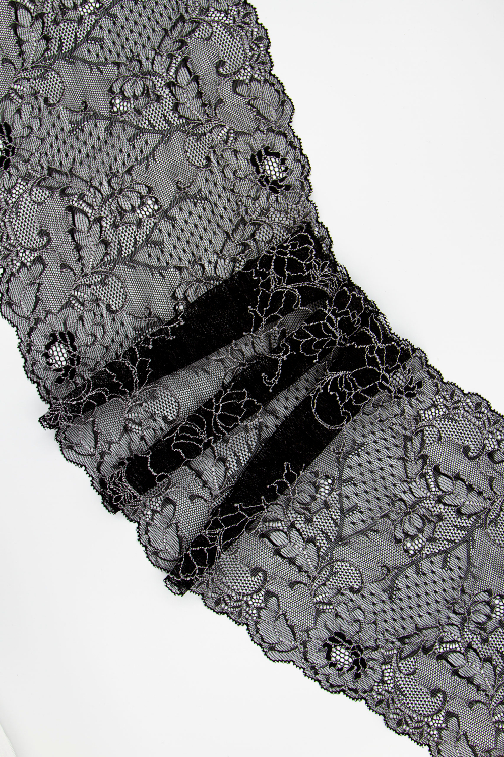 Эластичное кружево черное с белым ширина 21 см